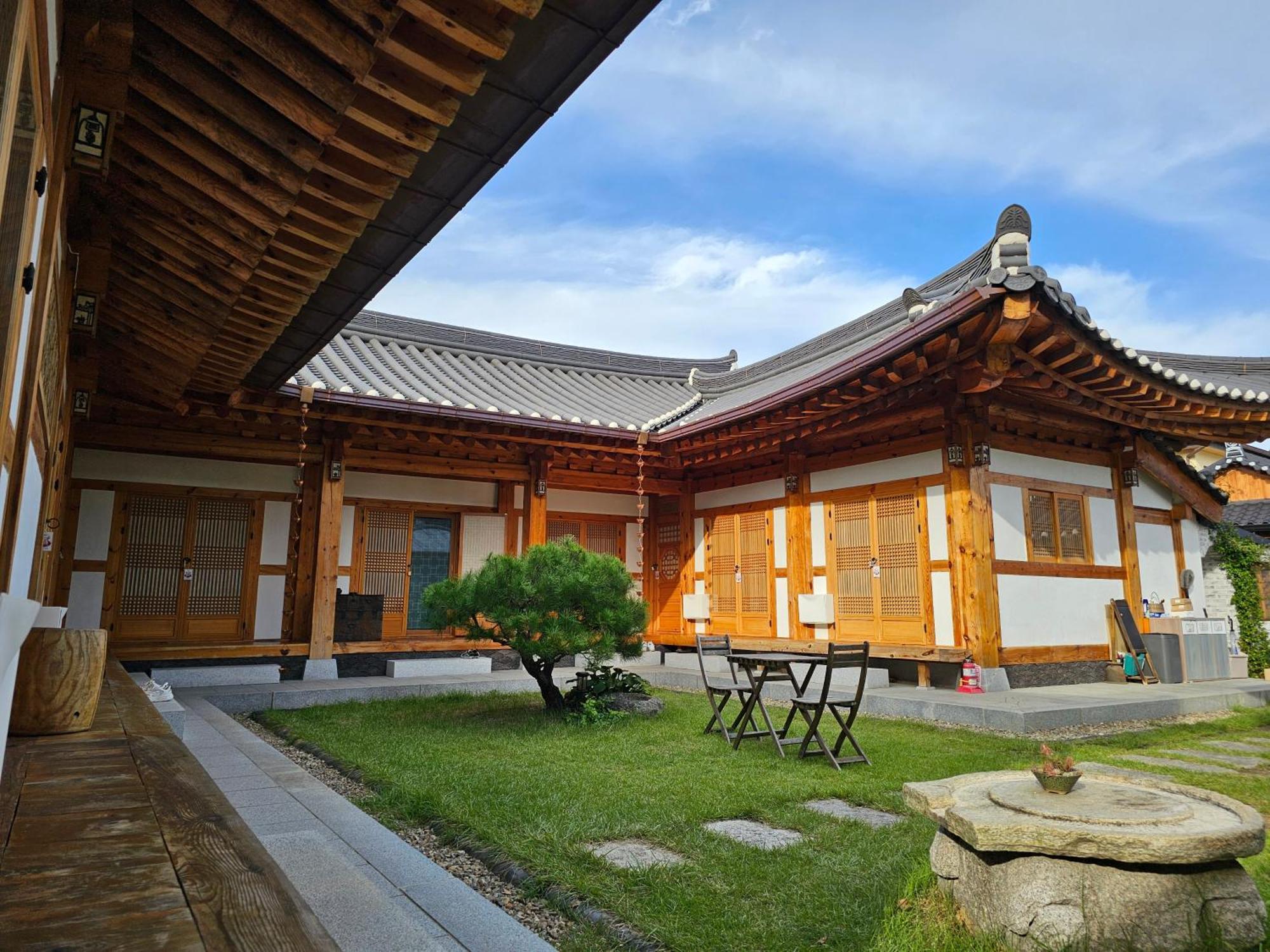 Sieunjae Bed & Breakfast Gyeongju Exterior photo